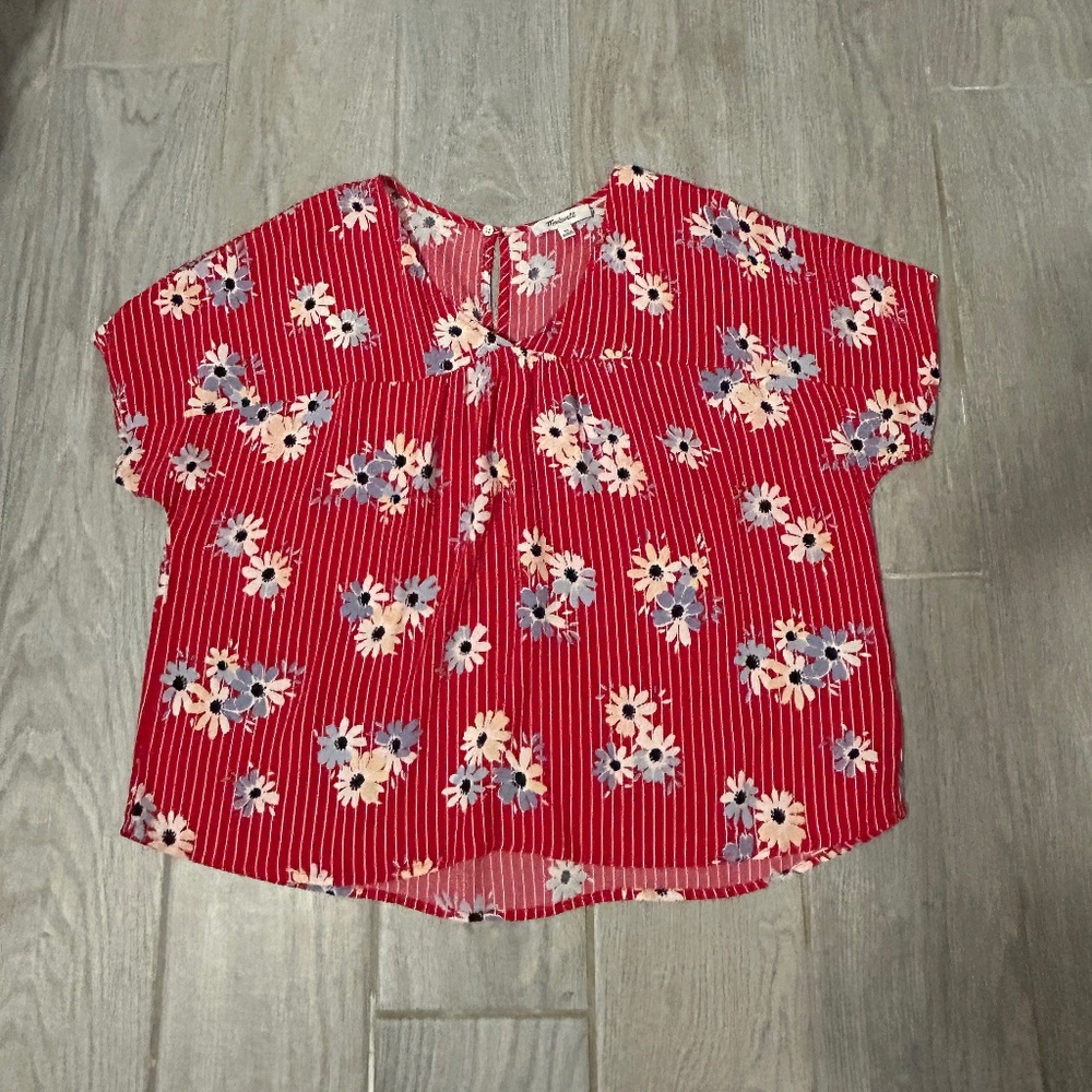 LIKE NEW! Women's Maxwell Red Floral 3/4 Top - XS - Picture 5 of 11